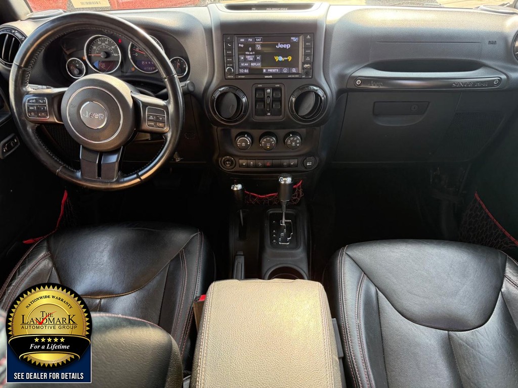 Jeep Wrangler JK Unlimited Vehicle Full-screen Gallery Image 15