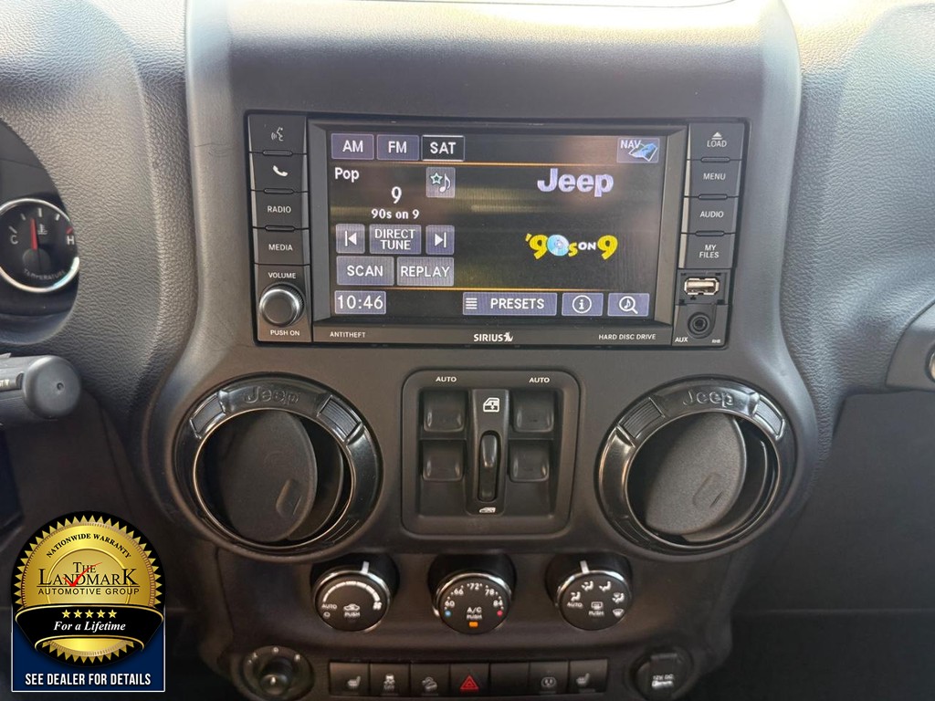 Jeep Wrangler JK Unlimited Vehicle Full-screen Gallery Image 17