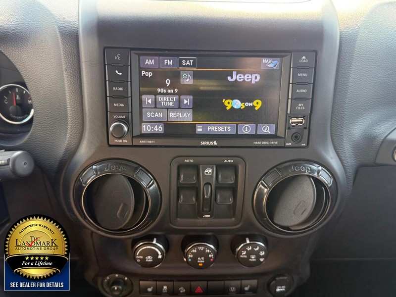 Jeep Wrangler JK Unlimited Vehicle Full-screen Gallery Image 17