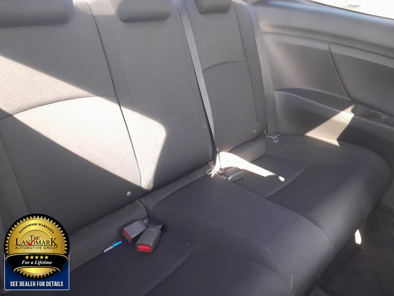 Honda Civic Coupe Vehicle Full-screen Gallery Image 15