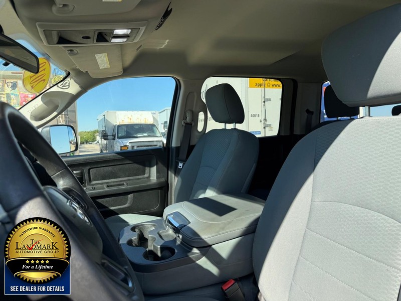 Ram 1500 Classic Vehicle Full-screen Gallery Image 9