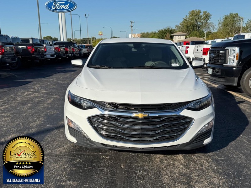 Chevrolet Malibu Vehicle Full-screen Gallery Image 04