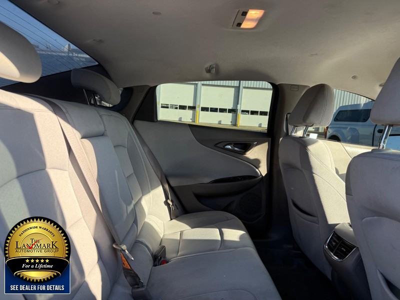 Chevrolet Malibu Vehicle Full-screen Gallery Image 15