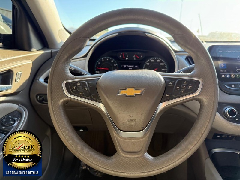 Chevrolet Malibu Vehicle Full-screen Gallery Image 17