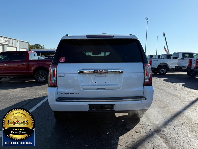 GMC Yukon XL Vehicle Full-screen Gallery Image 07