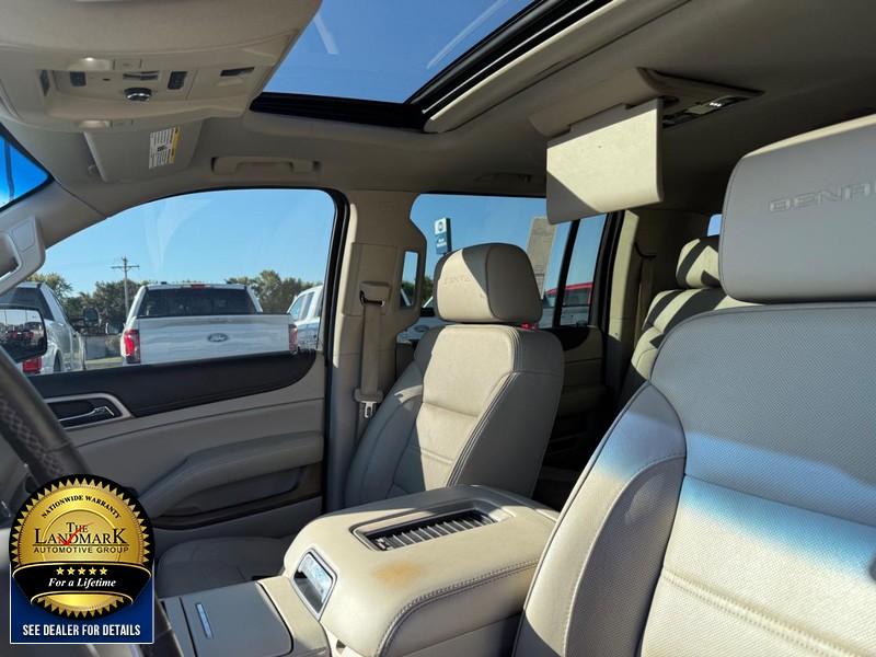 GMC Yukon XL Vehicle Full-screen Gallery Image 09