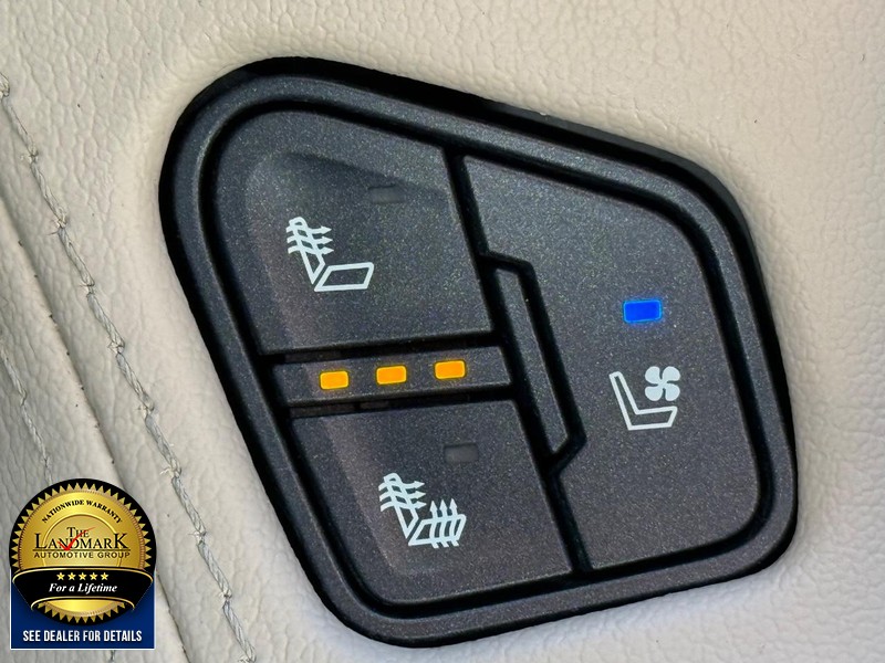 GMC Yukon XL Vehicle Full-screen Gallery Image 14