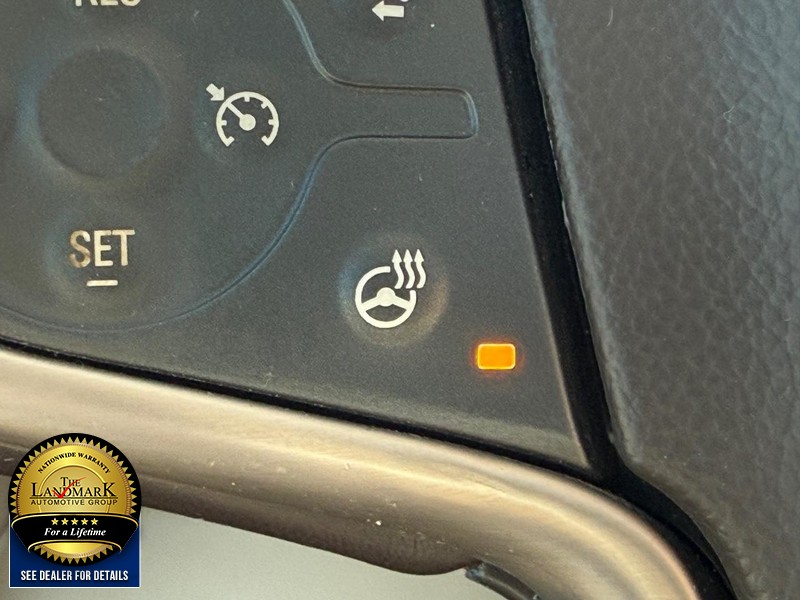 GMC Yukon XL Vehicle Full-screen Gallery Image 15