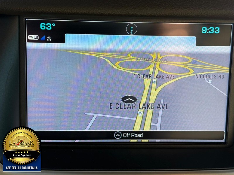 GMC Yukon XL Vehicle Full-screen Gallery Image 16