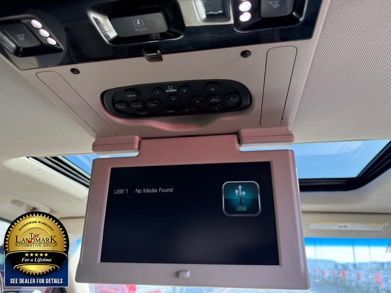 GMC Yukon XL Vehicle Full-screen Gallery Image 18