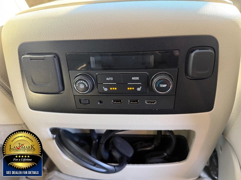 GMC Yukon XL Vehicle Full-screen Gallery Image 19