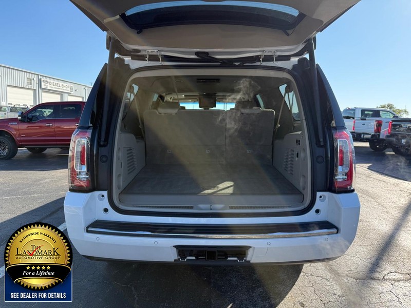 GMC Yukon XL Vehicle Full-screen Gallery Image 24