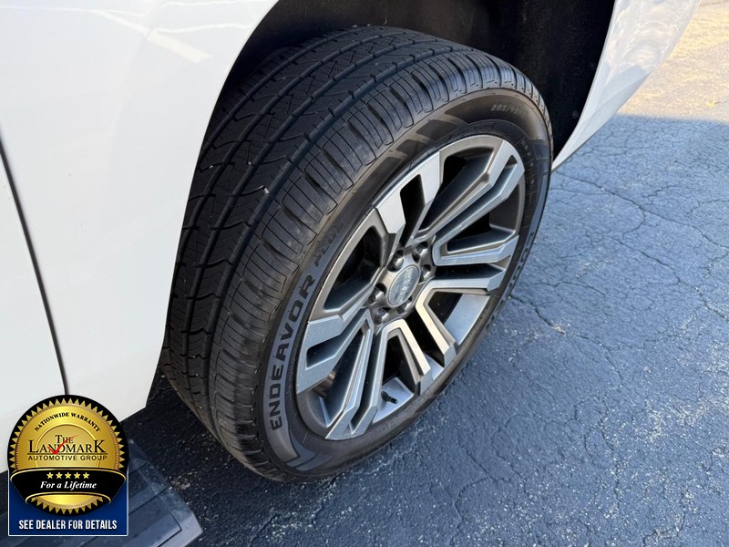 GMC Yukon XL Vehicle Full-screen Gallery Image 25