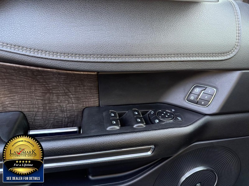 Ford Expedition Vehicle Full-screen Gallery Image 08