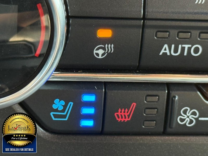 Ford Expedition Vehicle Full-screen Gallery Image 14