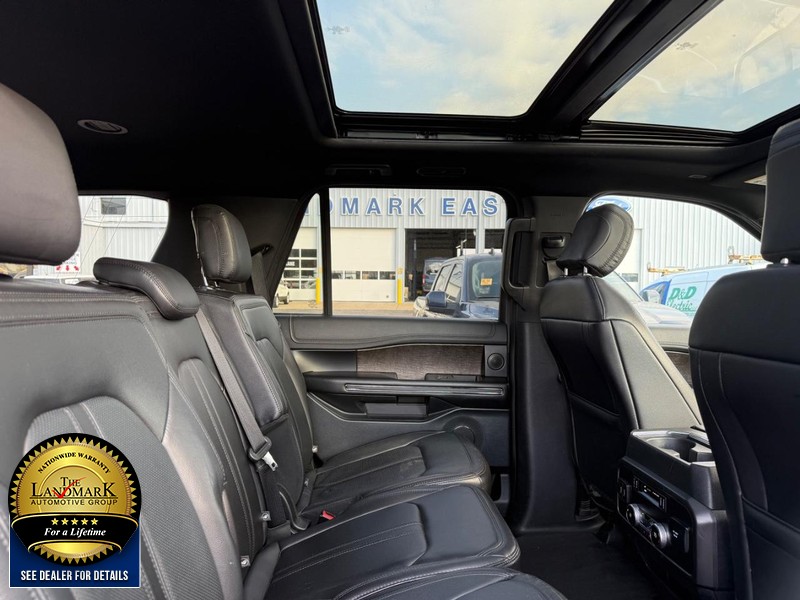 Ford Expedition Vehicle Full-screen Gallery Image 16