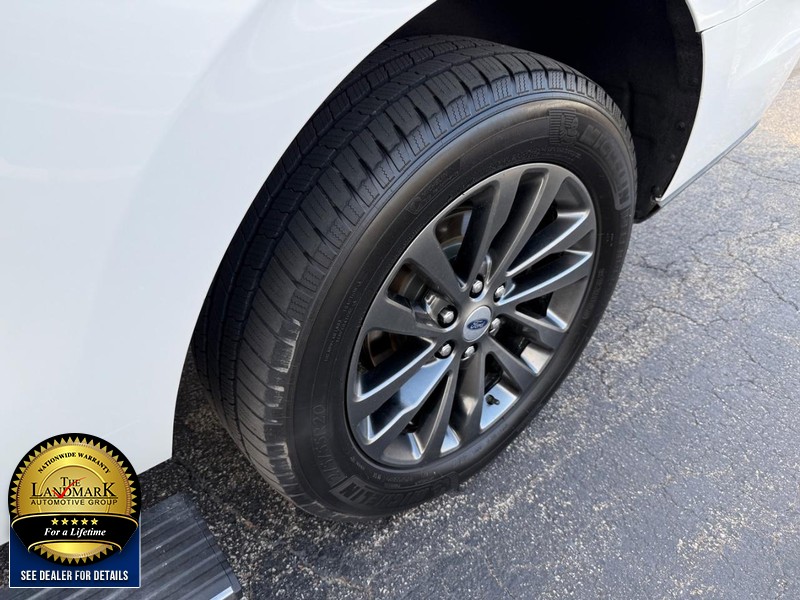 Ford Expedition Vehicle Full-screen Gallery Image 23