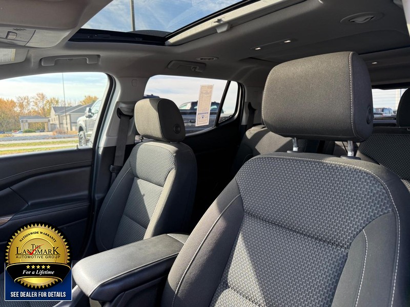 GMC Acadia Vehicle Full-screen Gallery Image 9