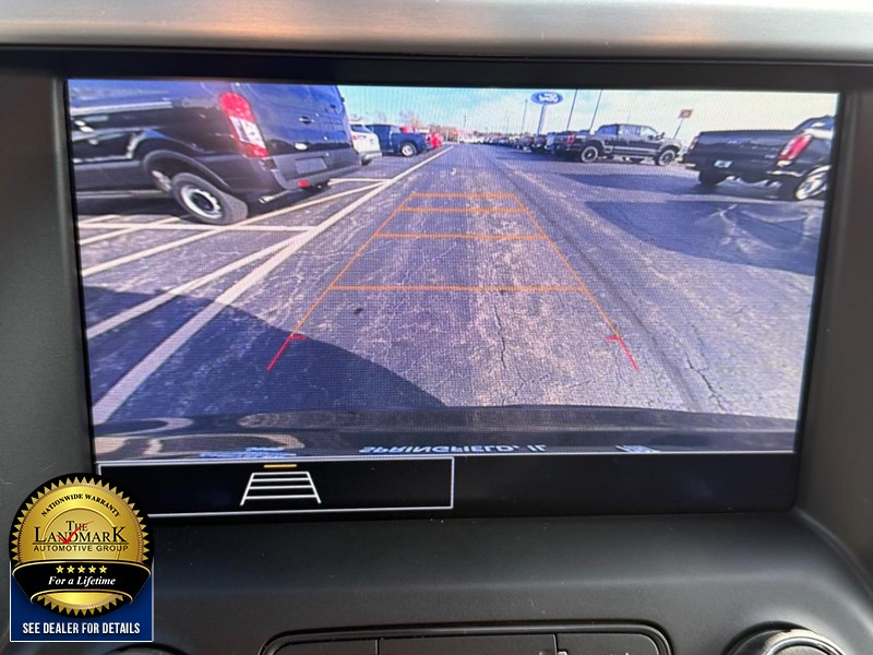 GMC Acadia Vehicle Full-screen Gallery Image 13