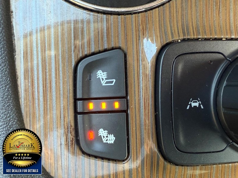 GMC Acadia Vehicle Full-screen Gallery Image 14