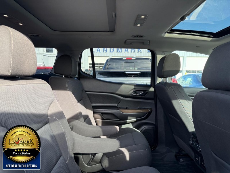 GMC Acadia Vehicle Full-screen Gallery Image 15