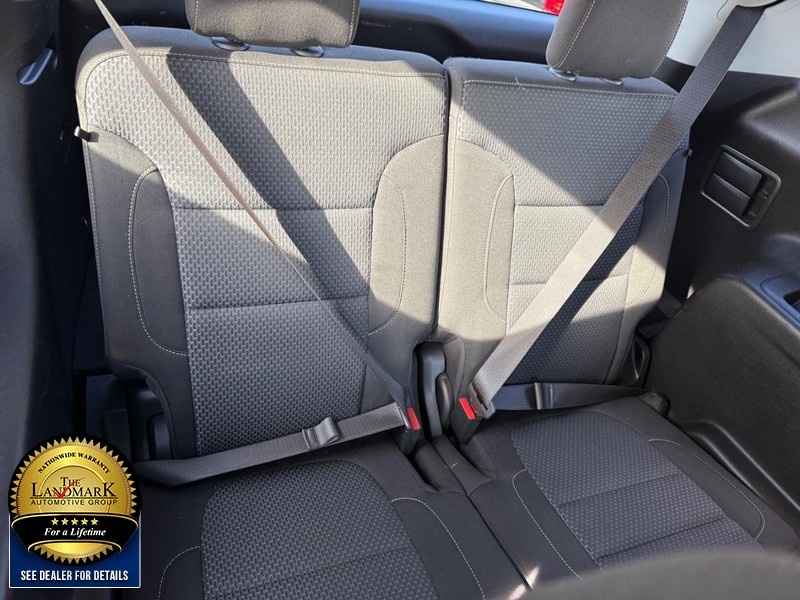 GMC Acadia Vehicle Full-screen Gallery Image 17