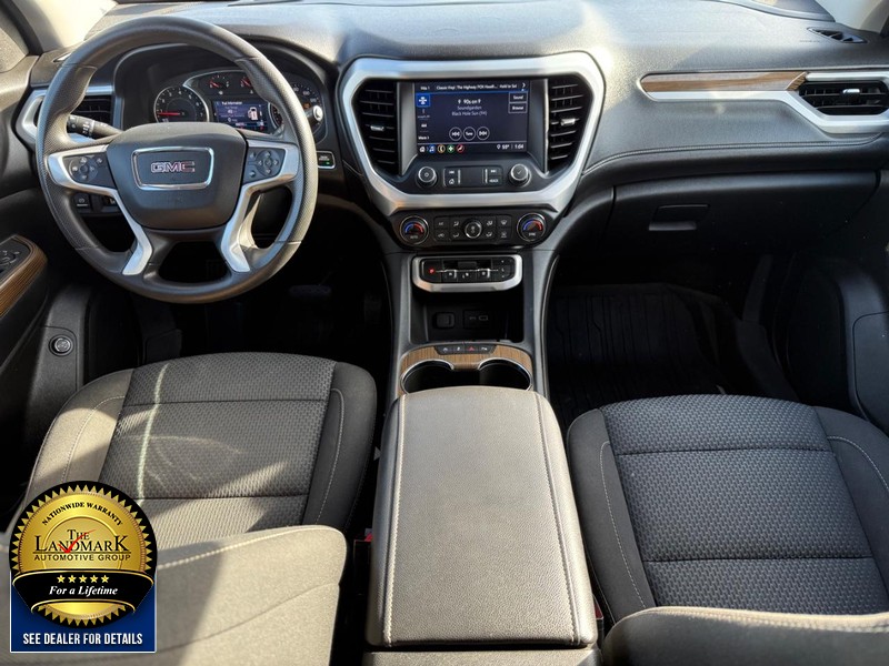 GMC Acadia Vehicle Full-screen Gallery Image 18