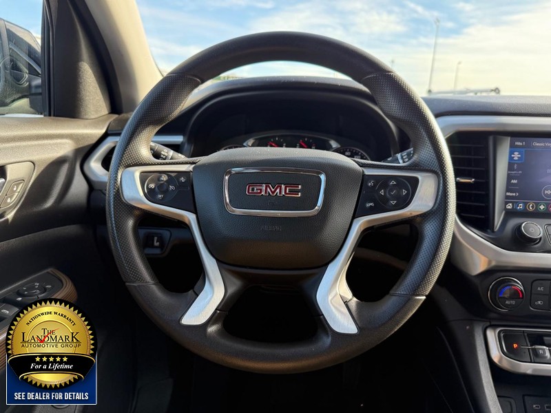GMC Acadia Vehicle Full-screen Gallery Image 19