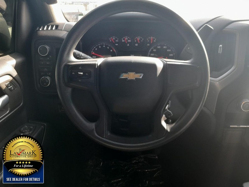 Chevrolet Silverado 1500 Vehicle Full-screen Gallery Image 16