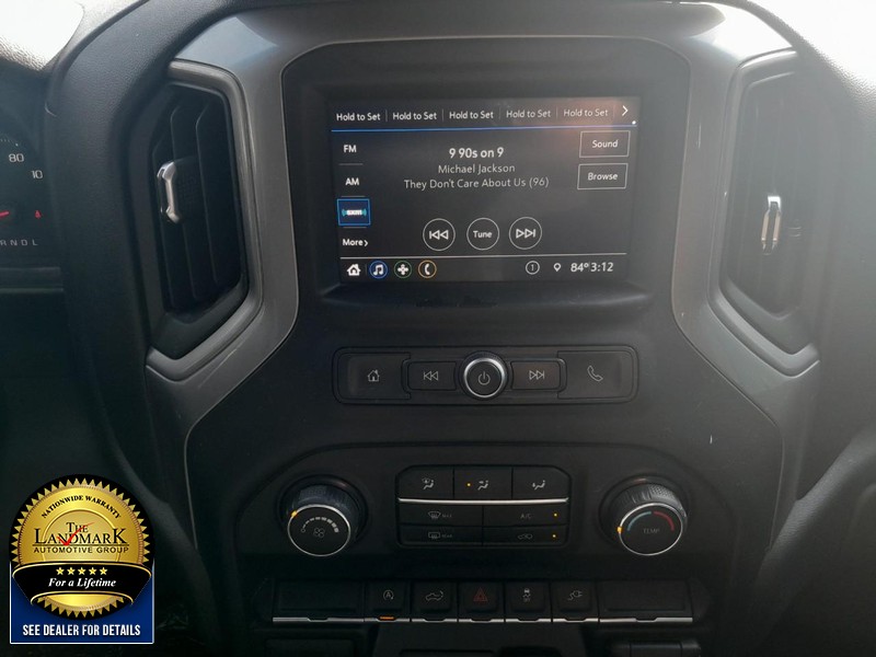 Chevrolet Silverado 1500 Vehicle Full-screen Gallery Image 17