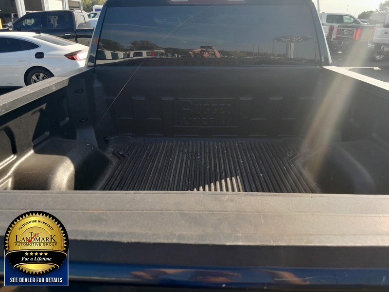 Chevrolet Silverado 1500 Vehicle Full-screen Gallery Image 18