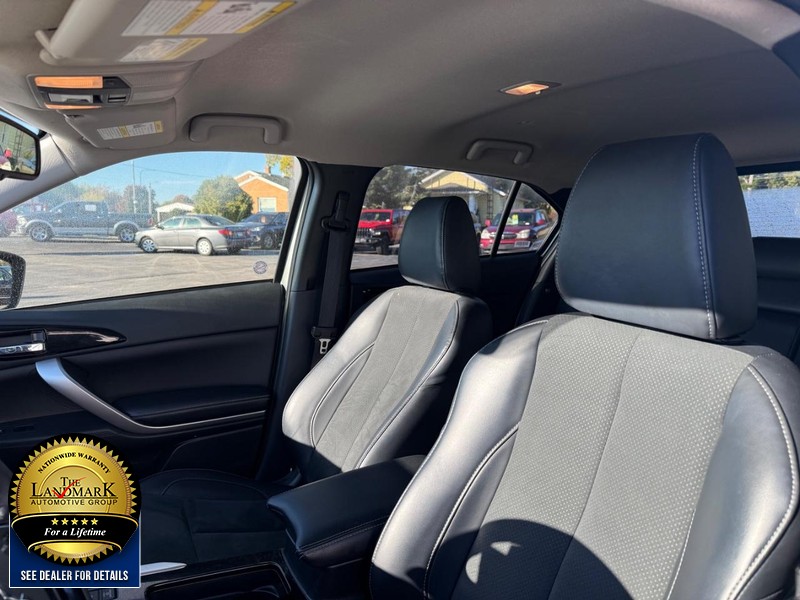 Mitsubishi Eclipse Cross Vehicle Full-screen Gallery Image 9