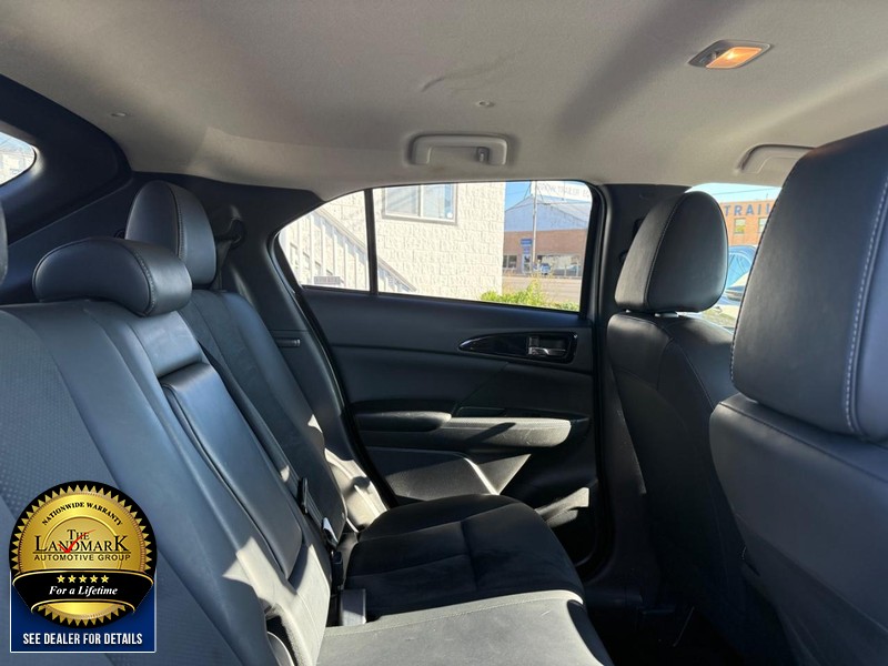 Mitsubishi Eclipse Cross Vehicle Full-screen Gallery Image 16