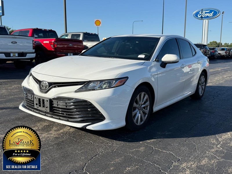 Toyota Camry Vehicle Full-screen Gallery Image 05