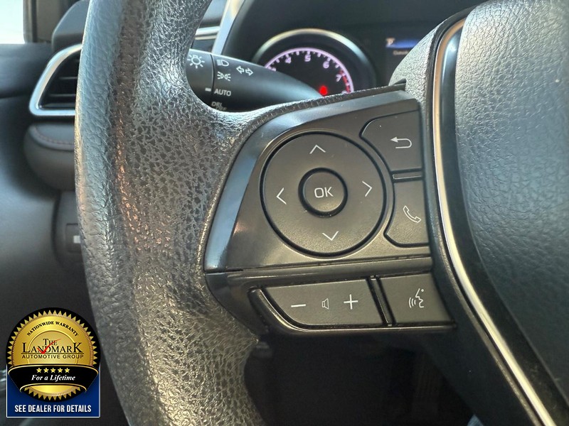 Toyota Camry Vehicle Full-screen Gallery Image 10