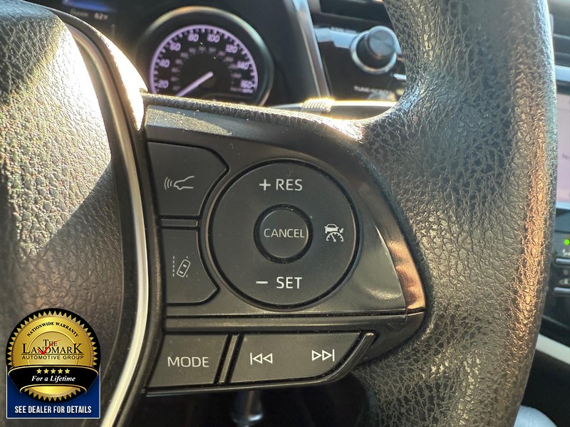 Toyota Camry Vehicle Full-screen Gallery Image 11