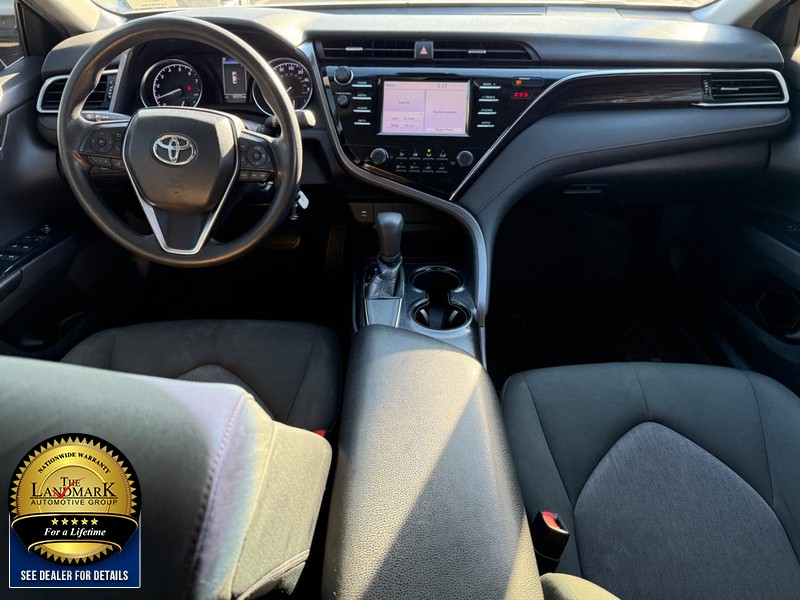 Toyota Camry Vehicle Full-screen Gallery Image 15