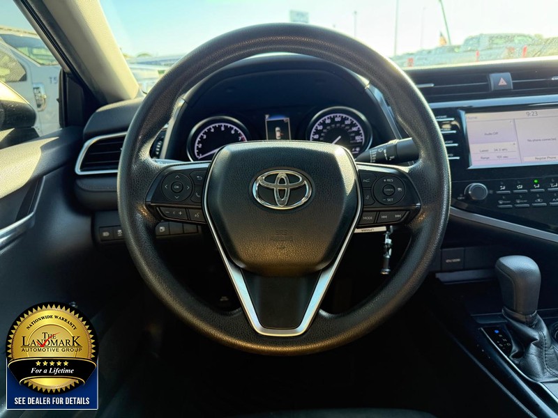 Toyota Camry Vehicle Full-screen Gallery Image 16