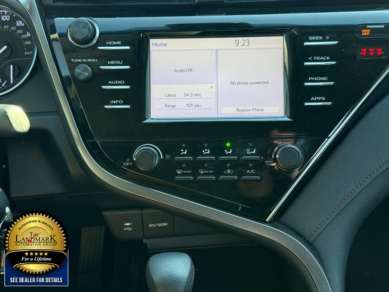 Toyota Camry Vehicle Full-screen Gallery Image 17