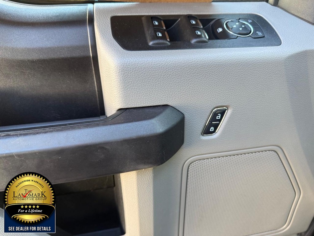 Ford F-150 Vehicle Full-screen Gallery Image 8