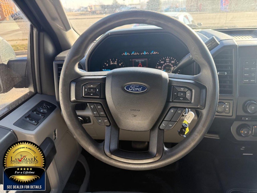 Ford F-150 Vehicle Full-screen Gallery Image 16