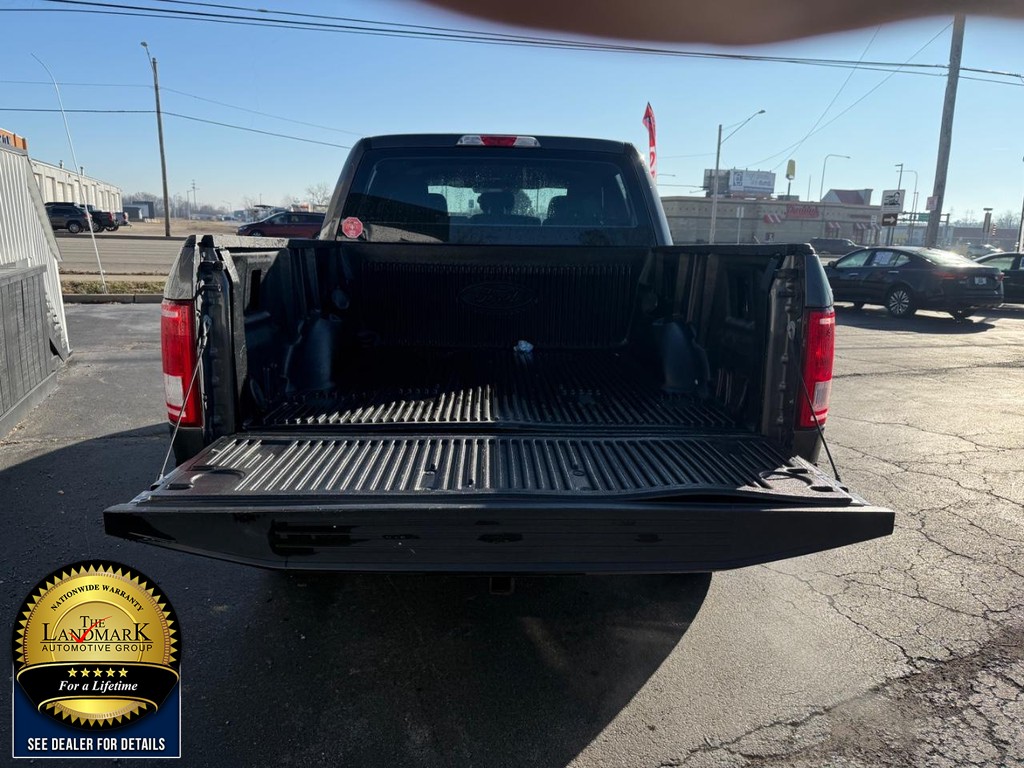 Ford F-150 Vehicle Full-screen Gallery Image 18