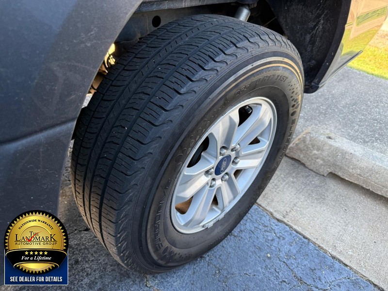 Ford F-150 Vehicle Full-screen Gallery Image 03