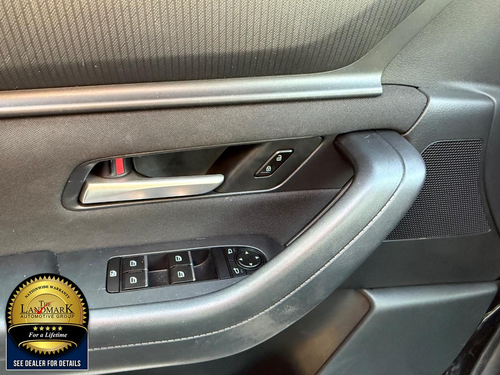 Mazda CX-90 Vehicle Full-screen Gallery Image 8