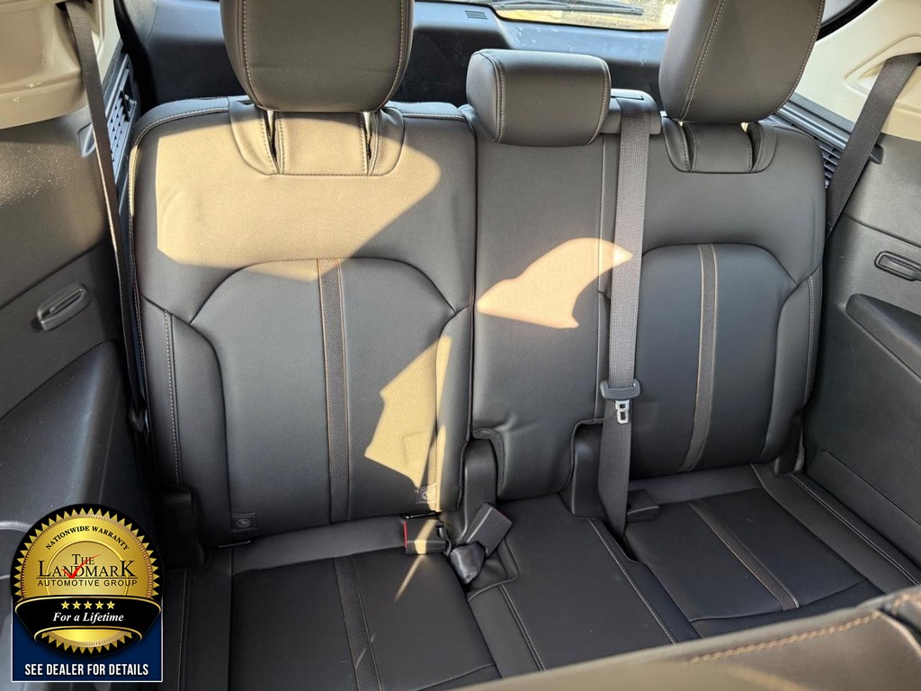 Mazda CX-90 Vehicle Full-screen Gallery Image 16