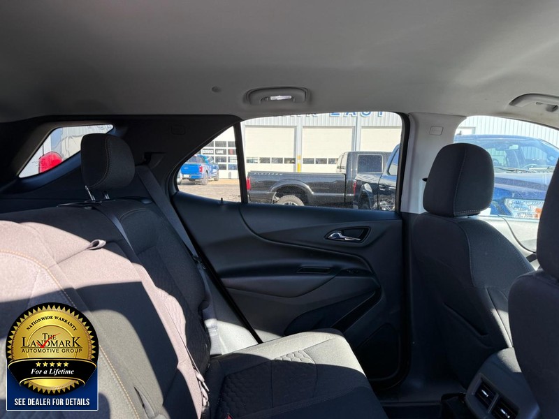 Chevrolet Equinox Vehicle Full-screen Gallery Image 15