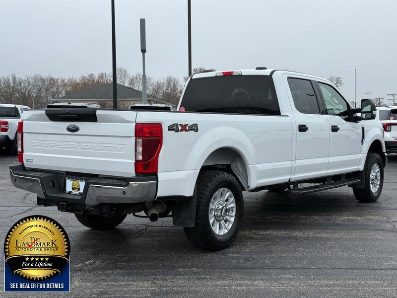 Ford Super Duty F-250 SRW Vehicle Full-screen Gallery Image 3