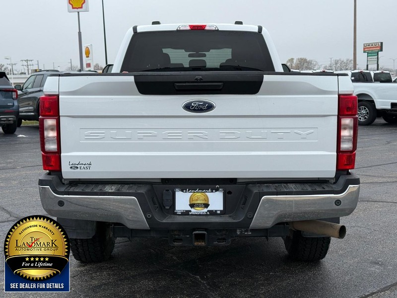 Ford Super Duty F-250 SRW Vehicle Full-screen Gallery Image 4