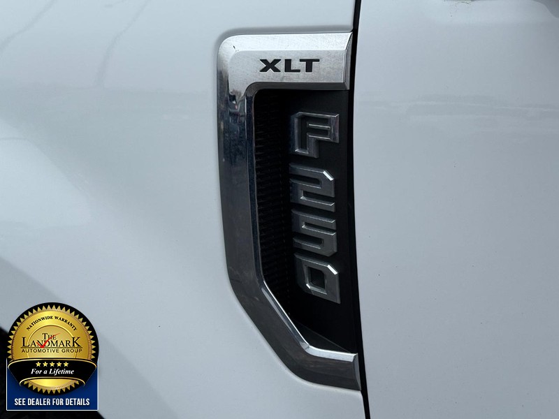 Ford Super Duty F-250 SRW Vehicle Full-screen Gallery Image 8