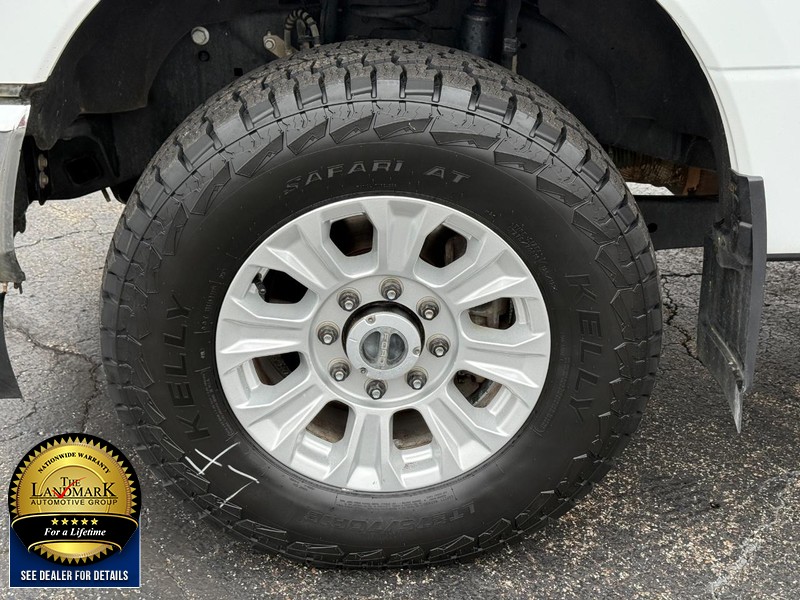 Ford Super Duty F-250 SRW Vehicle Full-screen Gallery Image 9